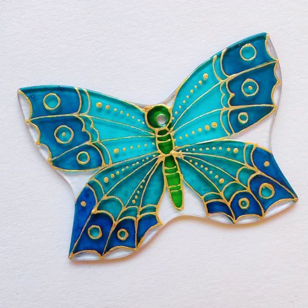 Motýlek k zavěšení do okna - malovaná vitráž (Suncatcher)