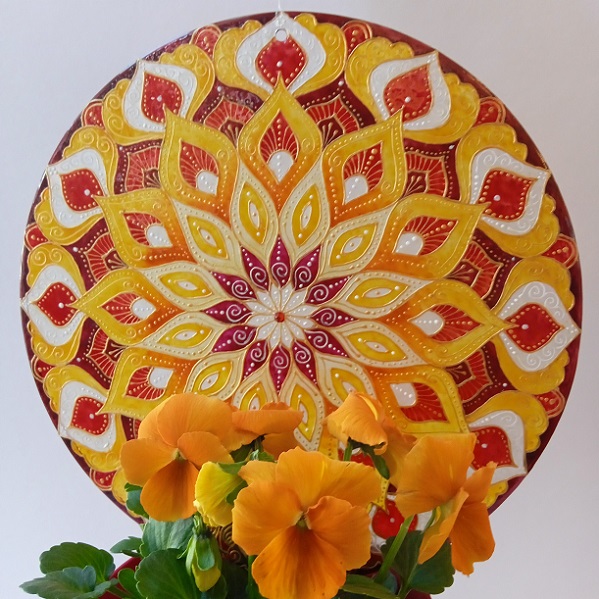 Mandala - "Královna dvanácti Sluncí" (malba na skle - 20 cm)