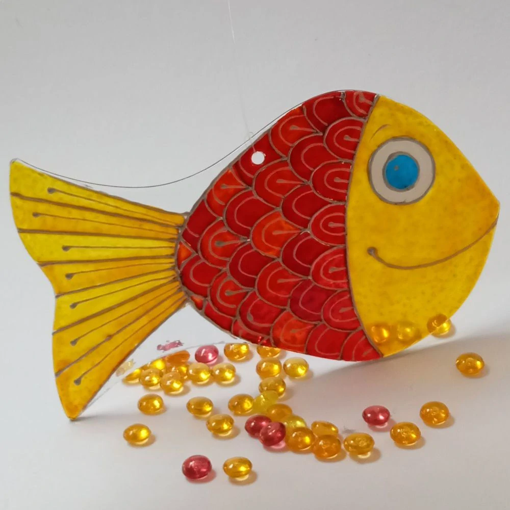 Rybka pro Štěstí - malovaná skleněná dekorace do okna - Suncatcher